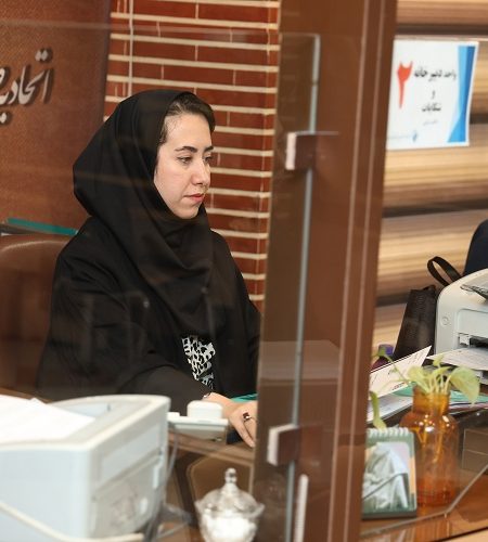 مونا ترابی-مسئول دبیرخانه و شکایات